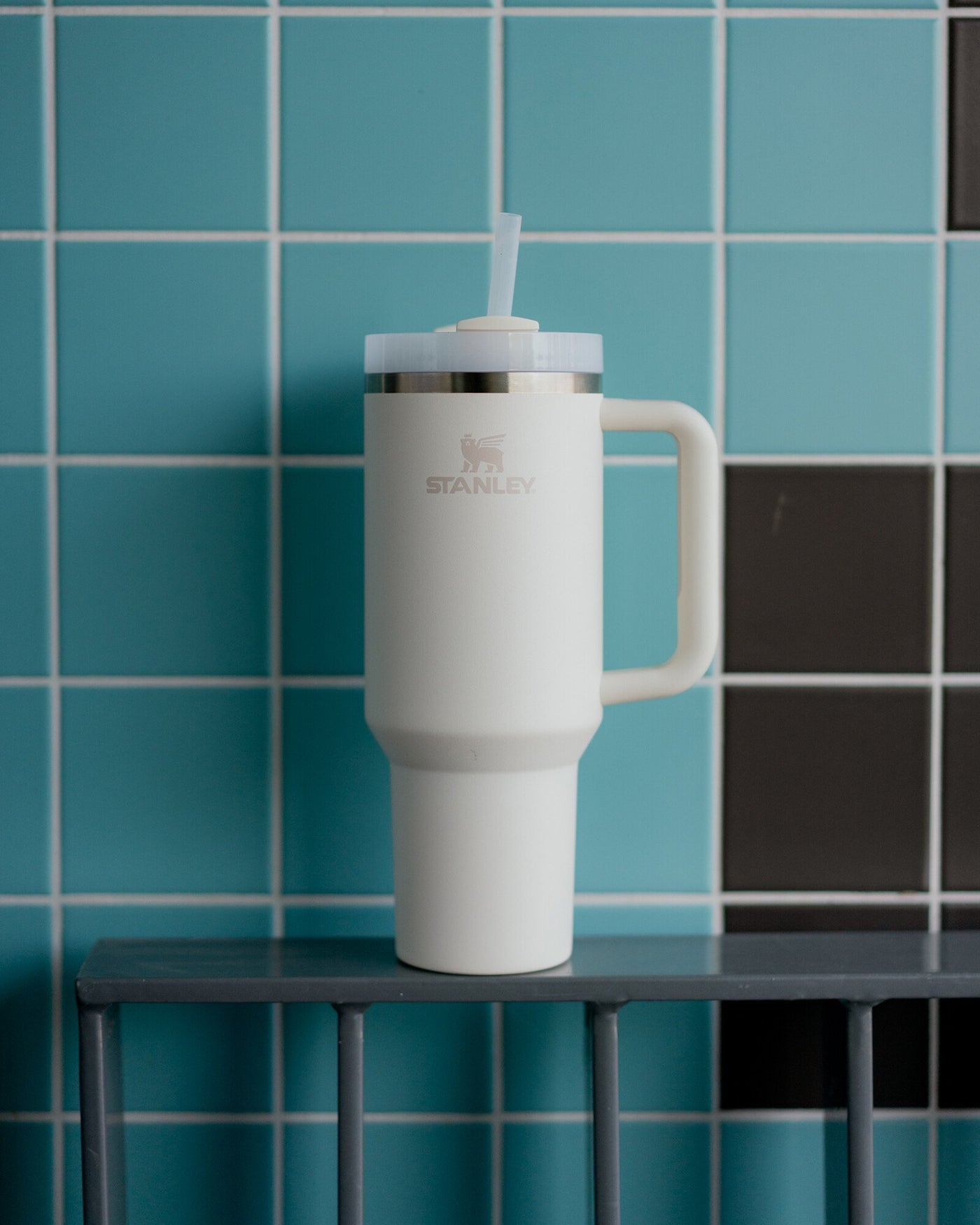 https://www.oliverbonas.com/cdn-cgi/image/dpr=1,fit=scale-down,f=auto,background=transparent/static/media/catalog/product/c/r/cream_stanley.jpg
